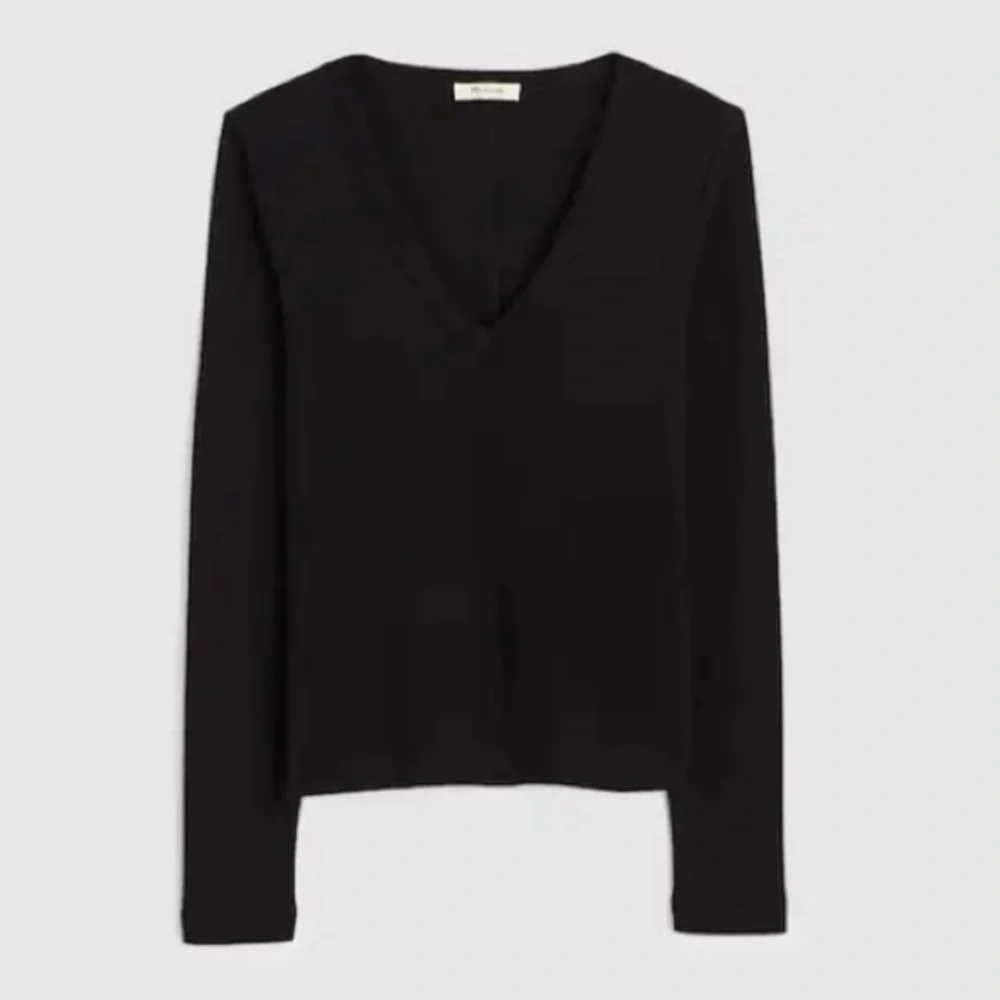 NWT! Madewell - The 90s V-Neck Long-Sleeve Tee in Compact Cotton - Black - Small